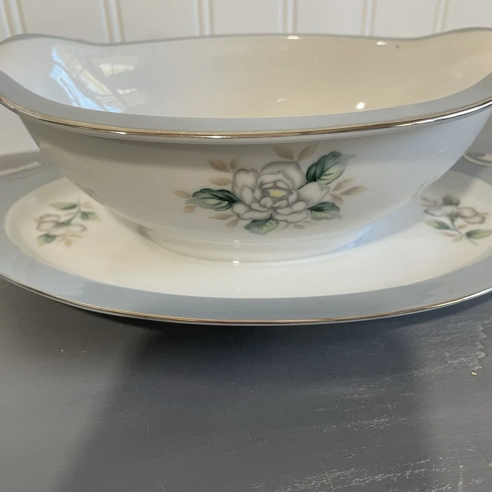 Vintage Harmony‎ House Sheraton Gray Band White Flower Gravy Boat